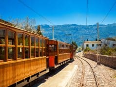 Planes con niños en Mallorca Tren de madera de Palma a Sòller Mallorca