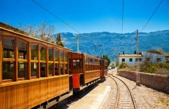 Planes con niños en Mallorca Tren de madera de Palma a Sòller Mallorca