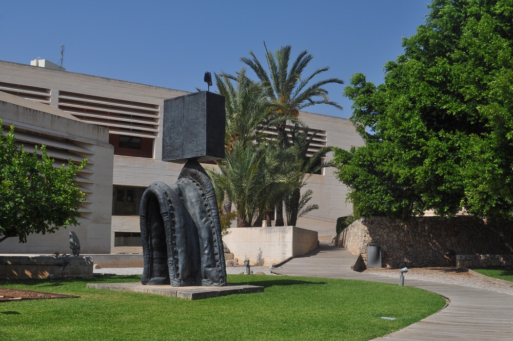 Escultura en jardines de la Fundación Joan Miró Mallorca