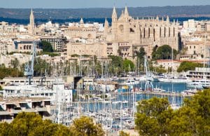 Visitar Palma de Mallorca. Consejos esenciales Vistas de la Bahía de Palma, puerto y catedral