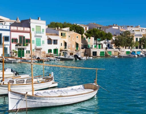 Portocolom: playas y ocio para todos en Mallorca portocolom puerto